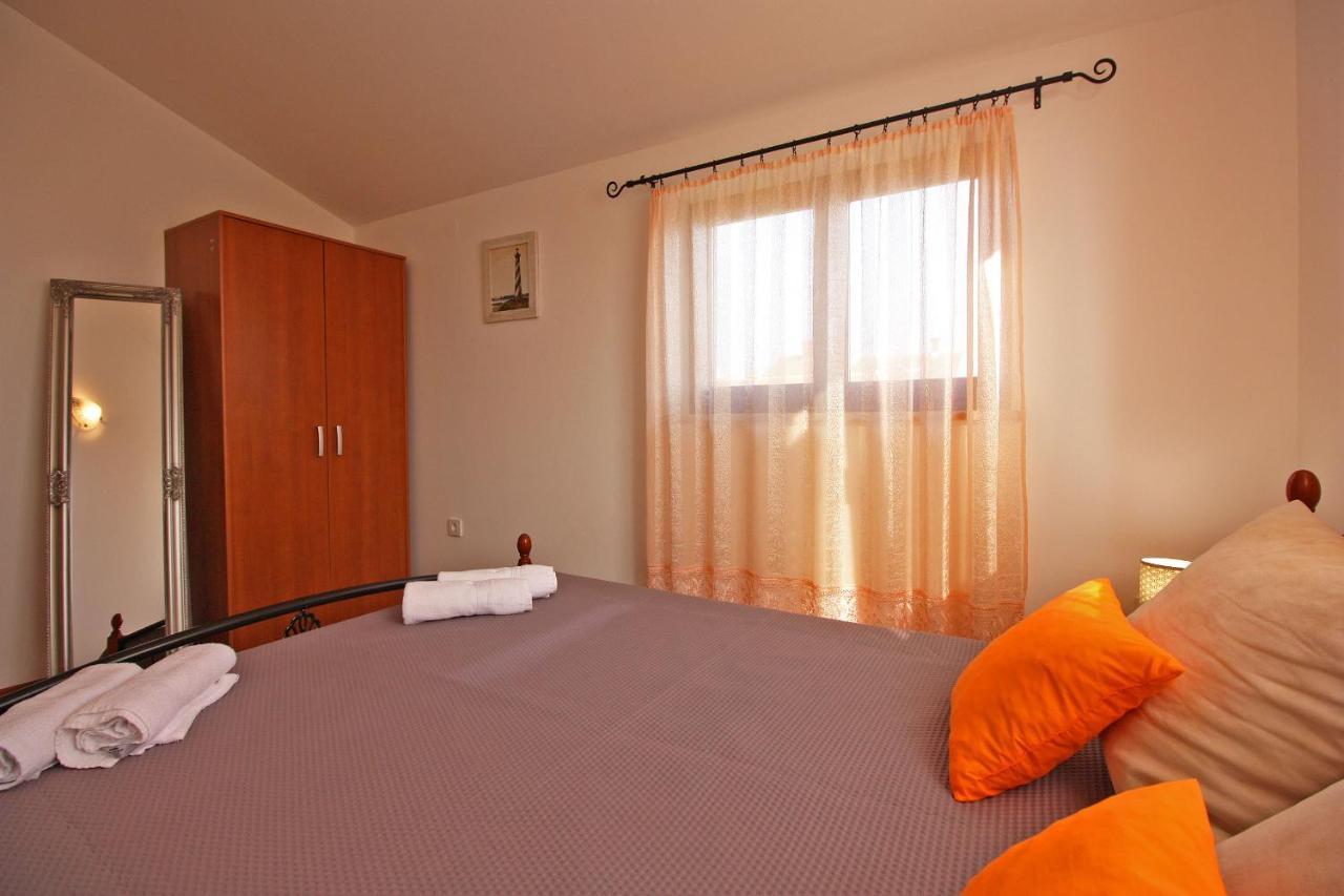 Brijunisol - 3 Apartments Top Position Near The Beautiful Beach Fazana Exterior photo