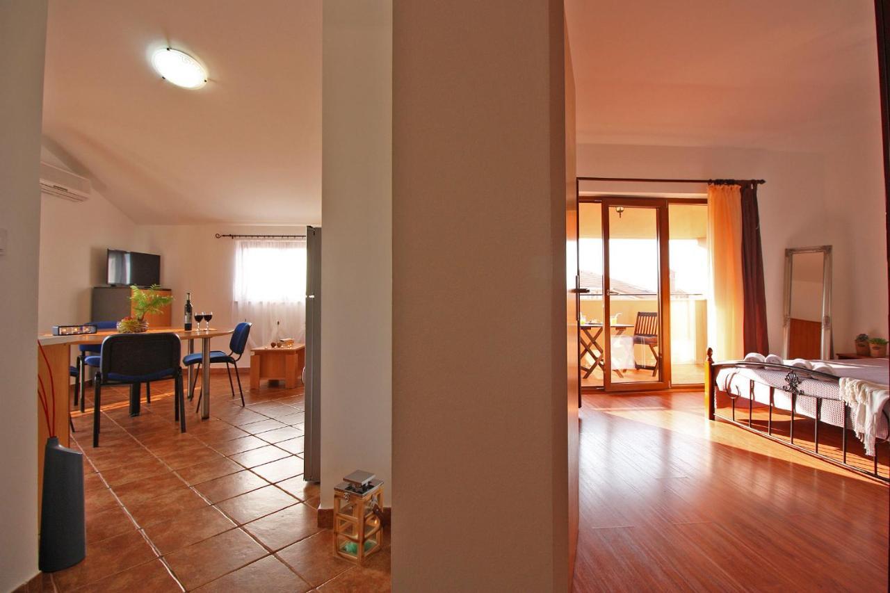 Brijunisol - 3 Apartments Top Position Near The Beautiful Beach Fazana Exterior photo