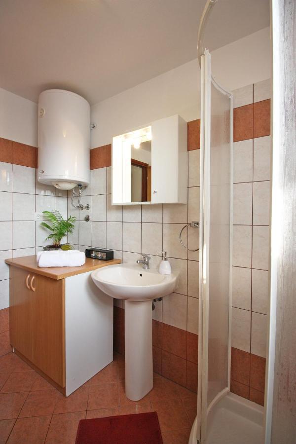 Brijunisol - 3 Apartments Top Position Near The Beautiful Beach Fazana Exterior photo