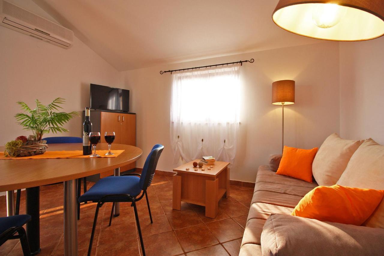 Brijunisol - 3 Apartments Top Position Near The Beautiful Beach Fazana Exterior photo